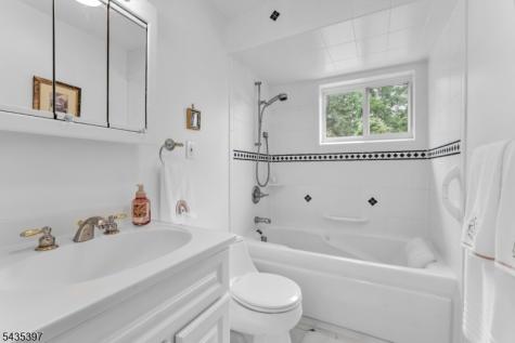 23 Ridge Court Cedar Grove NJ 07009