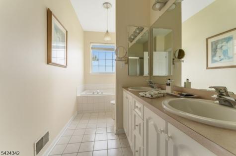 11 Stafford Lane White NJ 07823