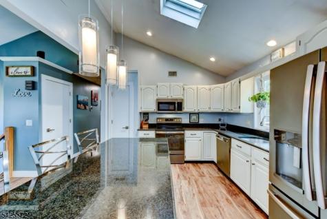 61 Lakeside Drive NW Vernon NJ 07461