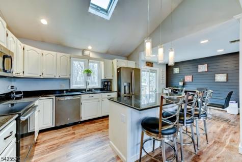 61 Lakeside Drive NW Vernon NJ 07461