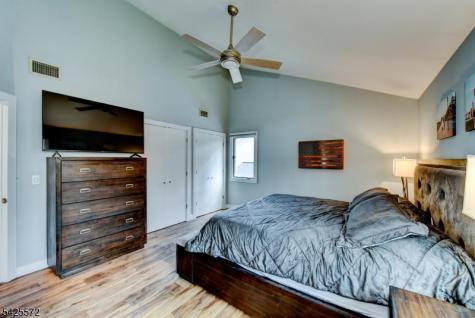 61 Lakeside Drive NW Vernon NJ 07461