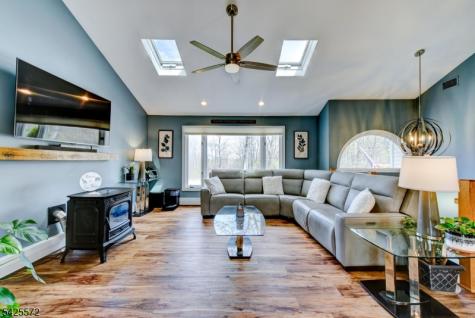 61 Lakeside Drive NW Vernon NJ 07461