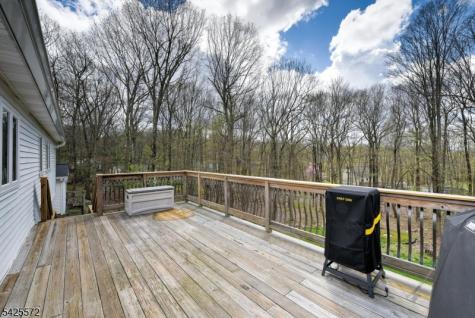 61 Lakeside Drive NW Vernon NJ 07461