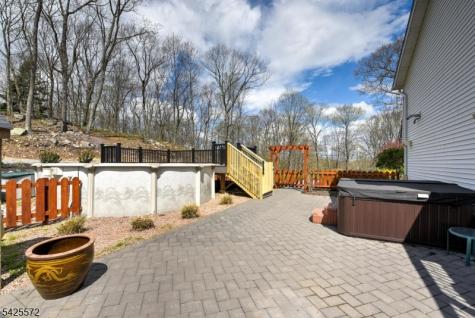 61 Lakeside Drive NW Vernon NJ 07461