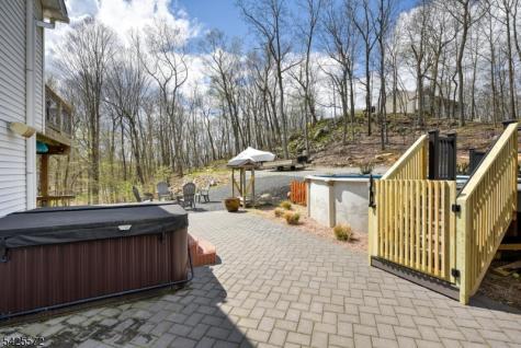 61 Lakeside Drive NW Vernon NJ 07461