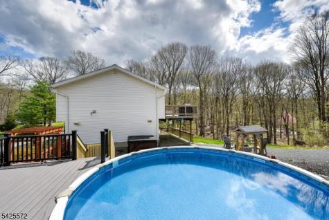 61 Lakeside Drive NW Vernon NJ 07461