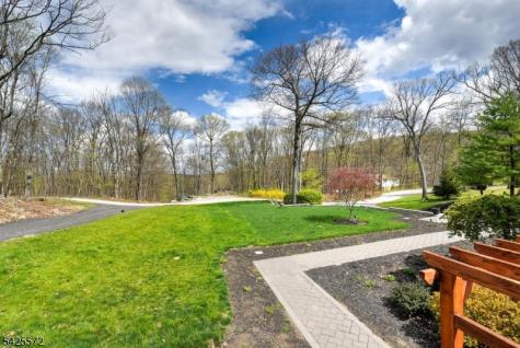61 Lakeside Drive NW Vernon NJ 07461