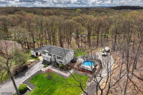 61 Lakeside Drive NW Vernon NJ 07461
