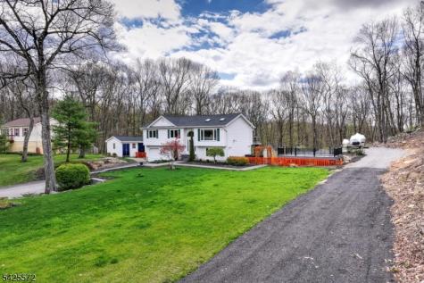 61 Lakeside Drive NW Vernon NJ 07461