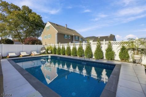 6 Azalea Drive E Wallington NJ 07057