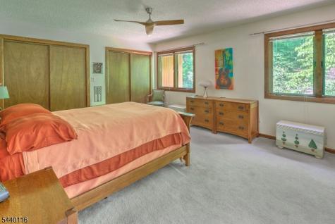 5 Thads Hill Road Bethlehem NJ 08827