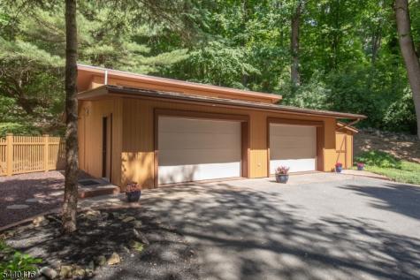 5 Thads Hill Road Bethlehem NJ 08827