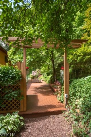 5 Thads Hill Road Bethlehem NJ 08827