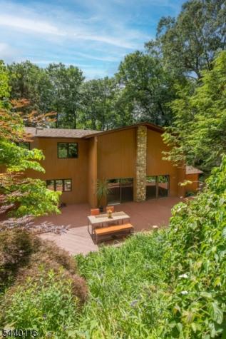 5 Thads Hill Road Bethlehem NJ 08827