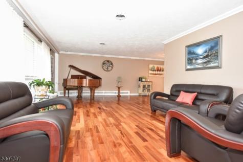 7 Jefferson Place Wayne NJ 07470