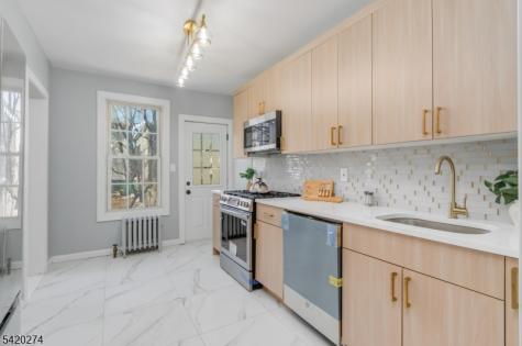 208 N 11th Street Newark NJ 07107