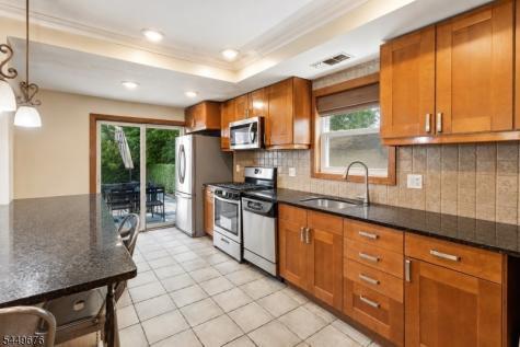 821 Wyoming Avenue Elizabeth NJ 07208