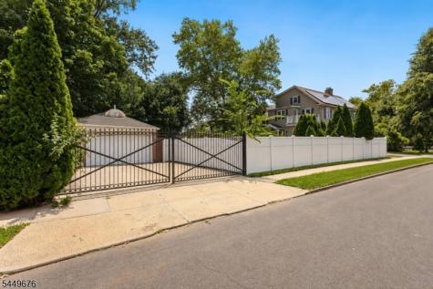 821 Wyoming Avenue Elizabeth NJ 07208
