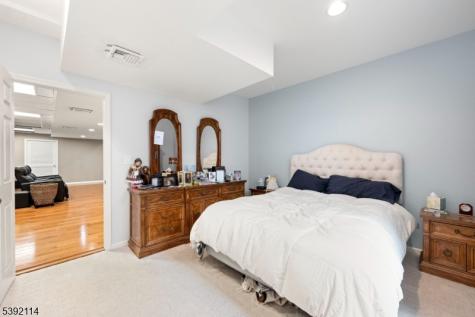107 Hamilton Trail Totowa NJ 07512