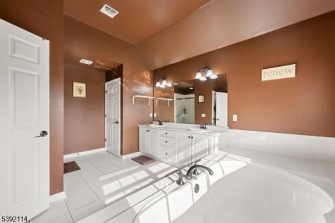 107 Hamilton Trail Totowa NJ 07512