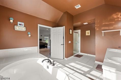 107 Hamilton Trail Totowa NJ 07512