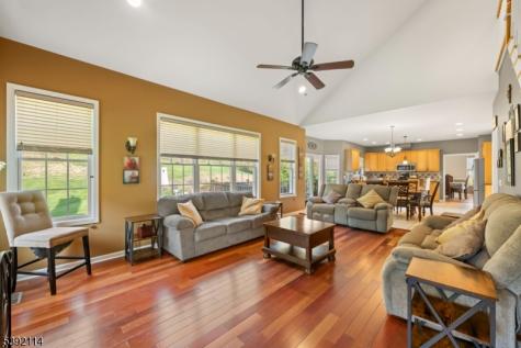 107 Hamilton Trail Totowa NJ 07512