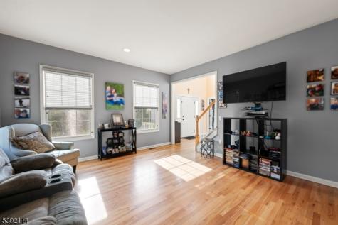 107 Hamilton Trail Totowa NJ 07512