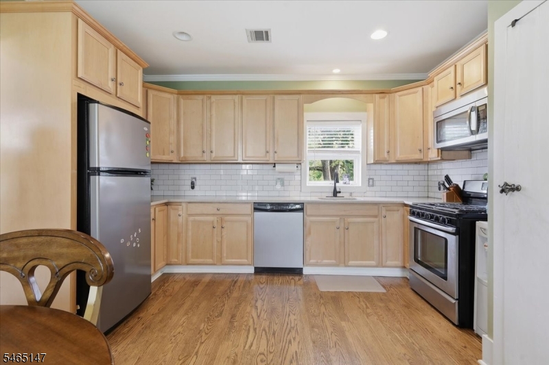 28 East Street Clinton NJ 08801