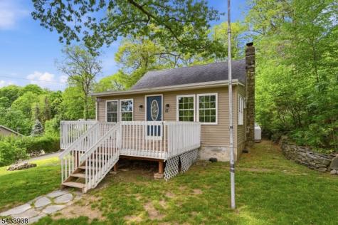 16 Morsemere Road West Milford NJ 07421