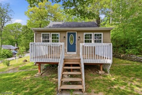 16 Morsemere Road West Milford NJ 07421