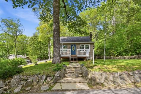 16 Morsemere Road West Milford NJ 07421