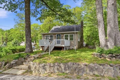 16 Morsemere Road West Milford NJ 07421