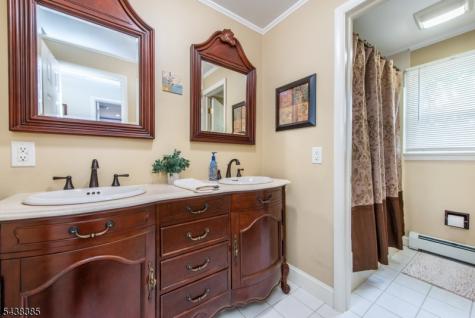 14 Stirling Lane Wayne NJ 07470