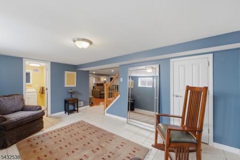 31 Middle Hill Road Woodbridge NJ 07067