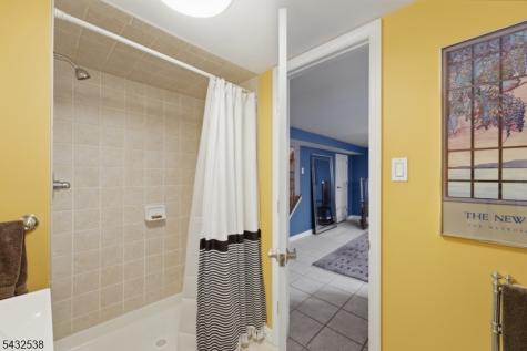 31 Middle Hill Road Woodbridge NJ 07067