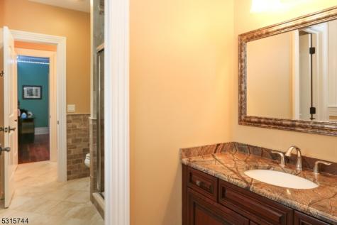 8 Pineview Lane Boonton NJ 07005