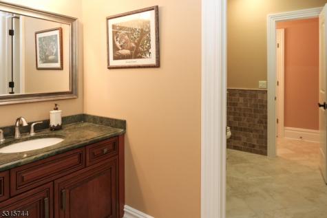 8 Pineview Lane Boonton NJ 07005