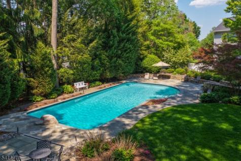 33 Saint Nickolas Way Bernards NJ 07920