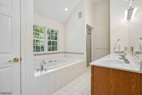 21 Misty Lane Green NJ 07821