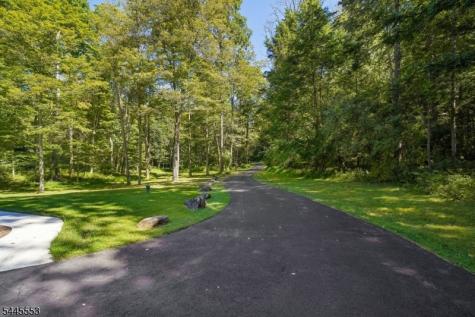 21 Misty Lane Green NJ 07821
