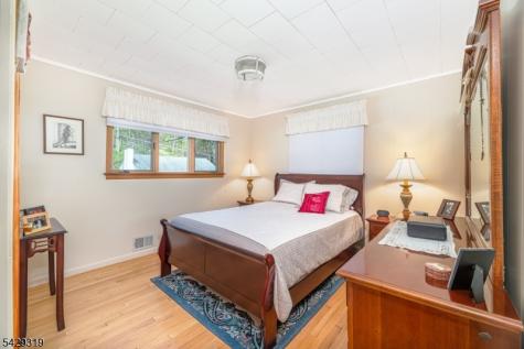 586 Clearview Drive Hampton NJ 07860