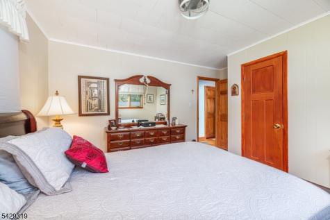 586 Clearview Drive Hampton NJ 07860