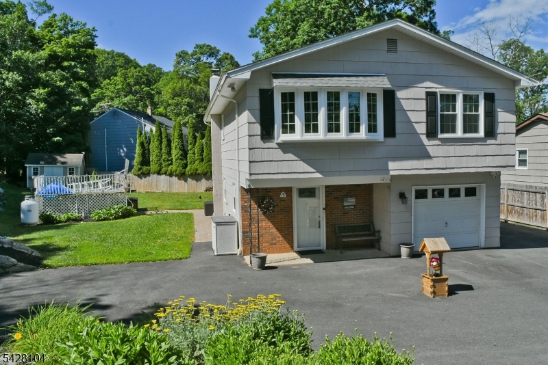 121 Leland Trail Hopatcong NJ 07843
