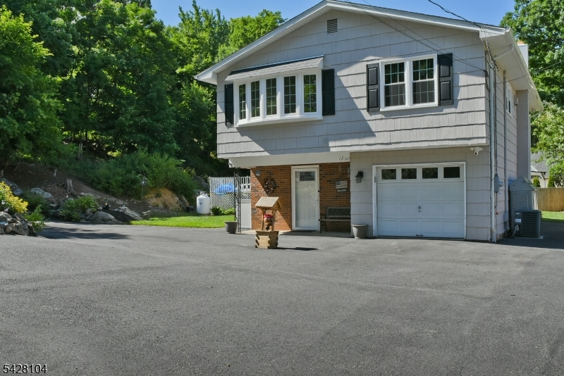 121 Leland Trail Hopatcong NJ 07843