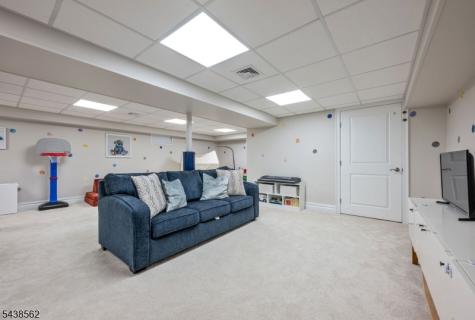 647 Harristown Road Glen Rock NJ 07452