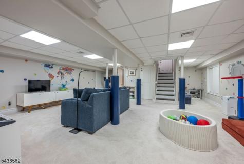 647 Harristown Road Glen Rock NJ 07452