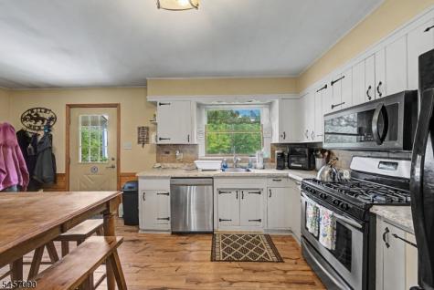 927 Owassa Road Stillwater NJ 07860