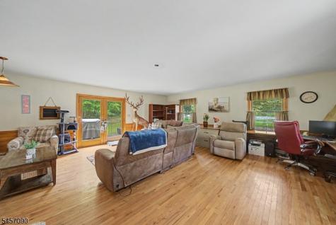 927 Owassa Road Stillwater NJ 07860