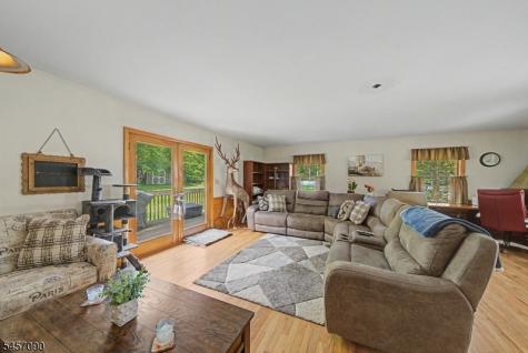 927 Owassa Road Stillwater NJ 07860