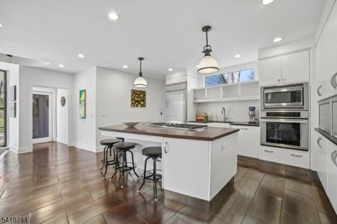 55 Lakeview Avenue Millburn NJ 07078